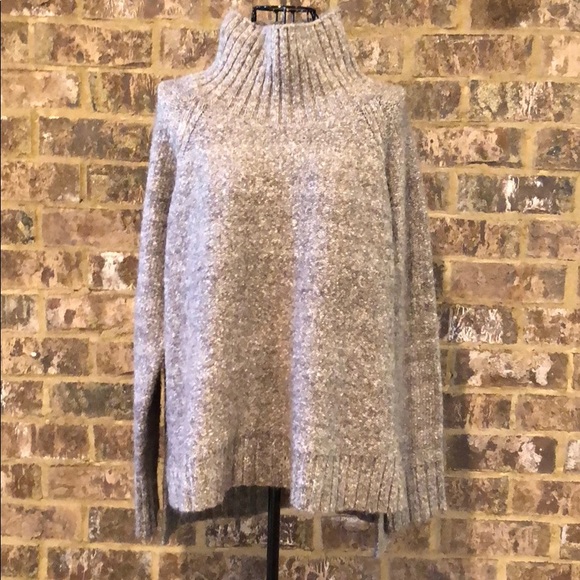 H&M Tops - H&M Gray Chunky Cozy Sweater